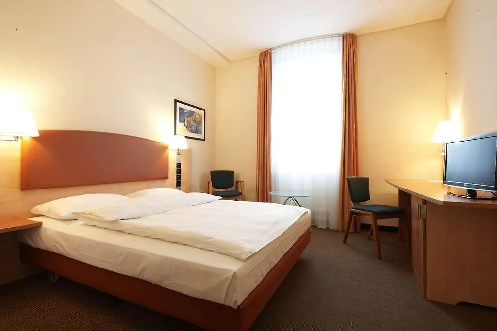 Intercityhotel Berlin Ostbhf 0*,